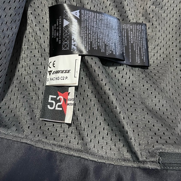 Dainese 2 piece leather suit with minimal use - Picture 5 of 16